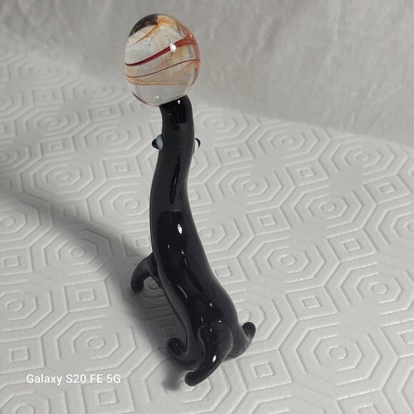 Beautiful Art Glass Black Seal Figurine with Glass Ball - Picture 4 of 7